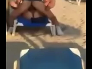 Pillados tirando en playa